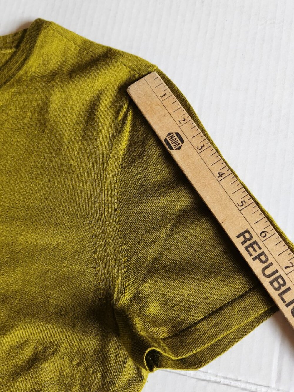 St. John Olive Green Short Sleeve Cashmere Silk Merino Minimalist Sweater Size S - Picture 10 of 13